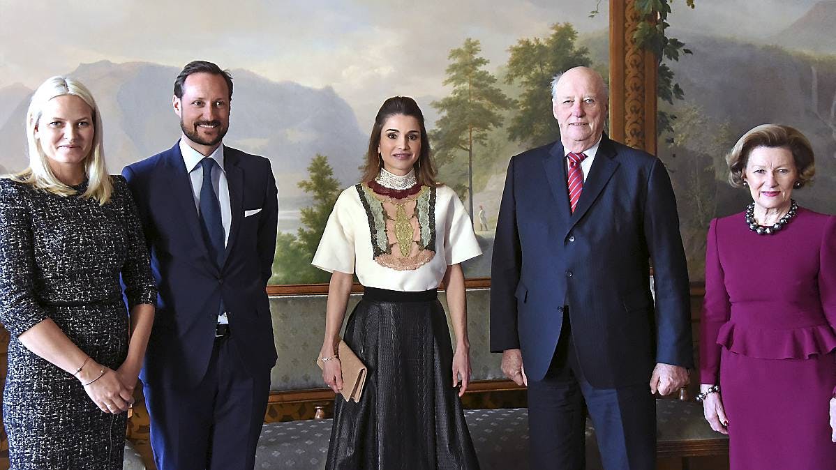 Dronning Rania, dronning Sonja, kong Harald, kronprinsesse Mette-Marit og kronprins Haakon
