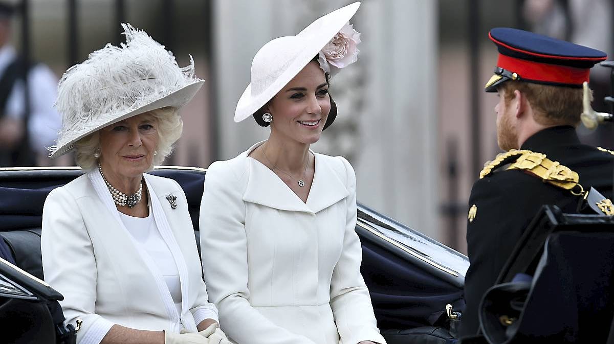 Hertuginde Camilla, hertuginde Catherine og prins Harry.