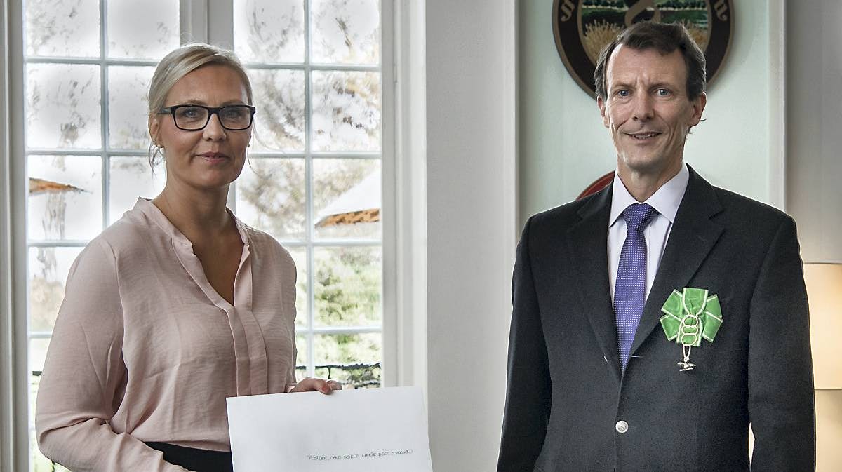 Prins Joachim og den ene af de to legatmodtagere, Marie Beck Iversen.