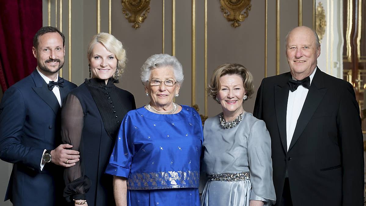 Kronprins Haakon, kronprinsesse Mette-Marit, prinsesse Astrid, dronning Sonja og kong Harald