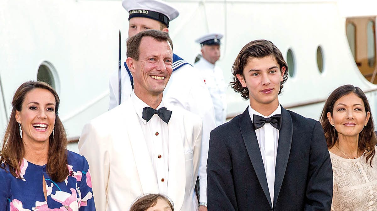 Prinsesse Marie, prins Joachim, prins Nikolai og grevinde Alexandra samlet til Nikolais 18-års fødselsdag i 2017.