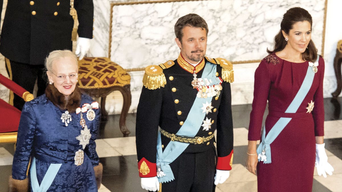Dronning Margrethe, kronprins Frederik og kronprinsesse Mary.