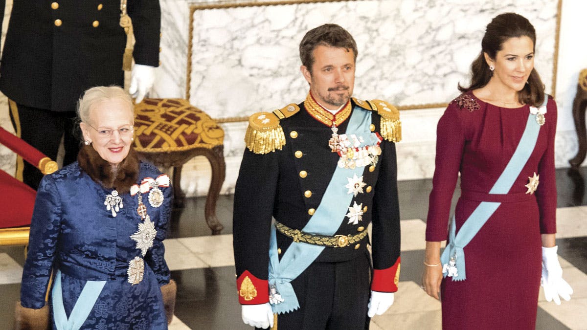 Dronning Margrethe, kronprins Frederik og kronprinsesse Mary.