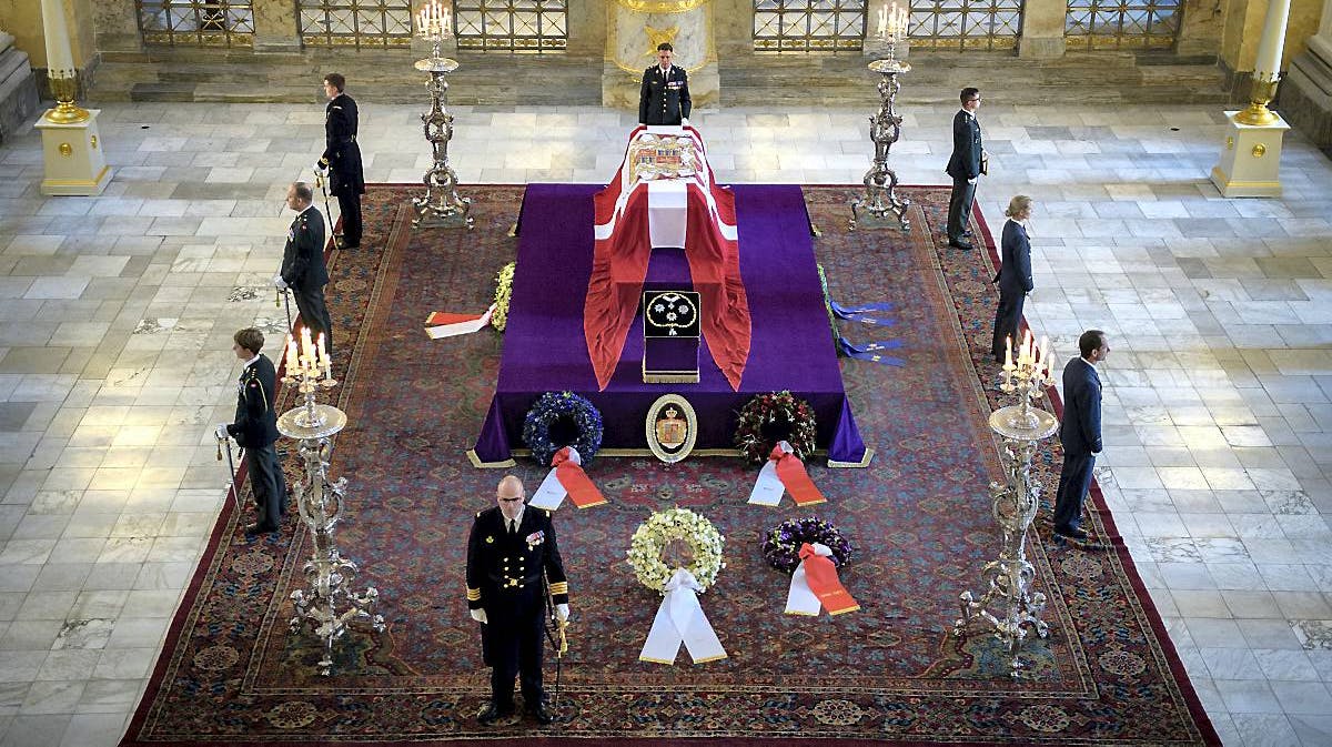Prins Henrik ligger i Castrum Doloris i Christiansborgs slotskirke