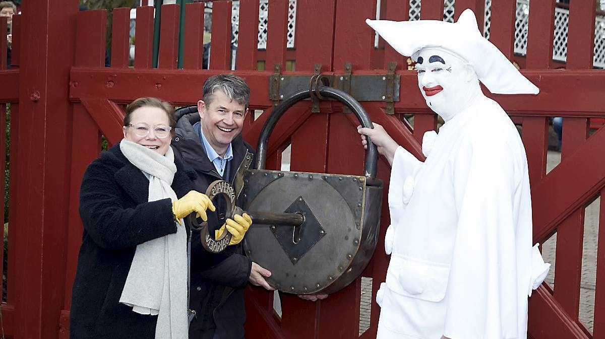 Lisbet Dahl, Pjerrot og Bakkens direktør Nils-Erik Winther