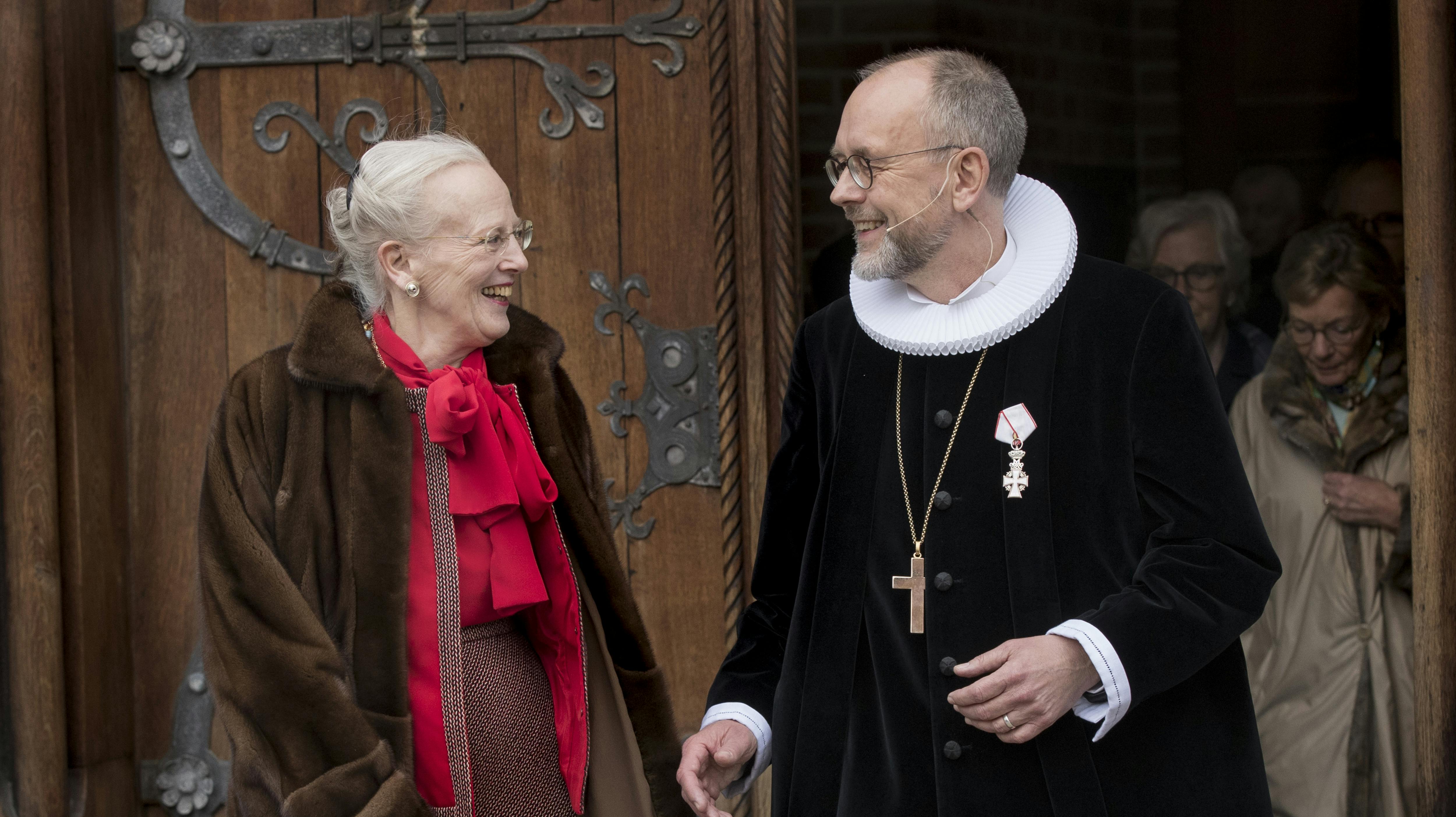 Dronning Margrethe og biskop Henrik Wigh-Poulsen.