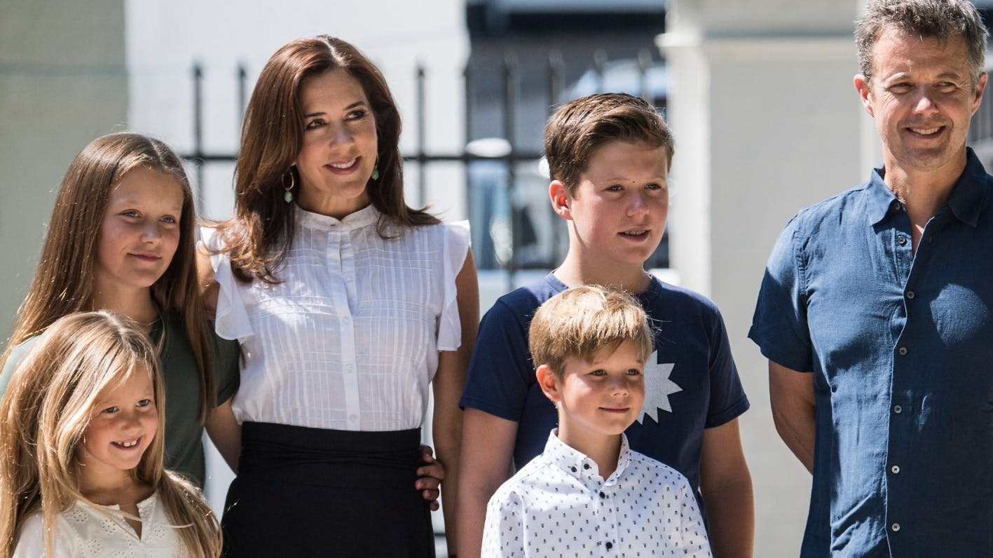 Prinsesse Josephine, prinsesse Isabella, kronprinsesse Mary, prins Christian, prins Vincent og kronprins Frederik.