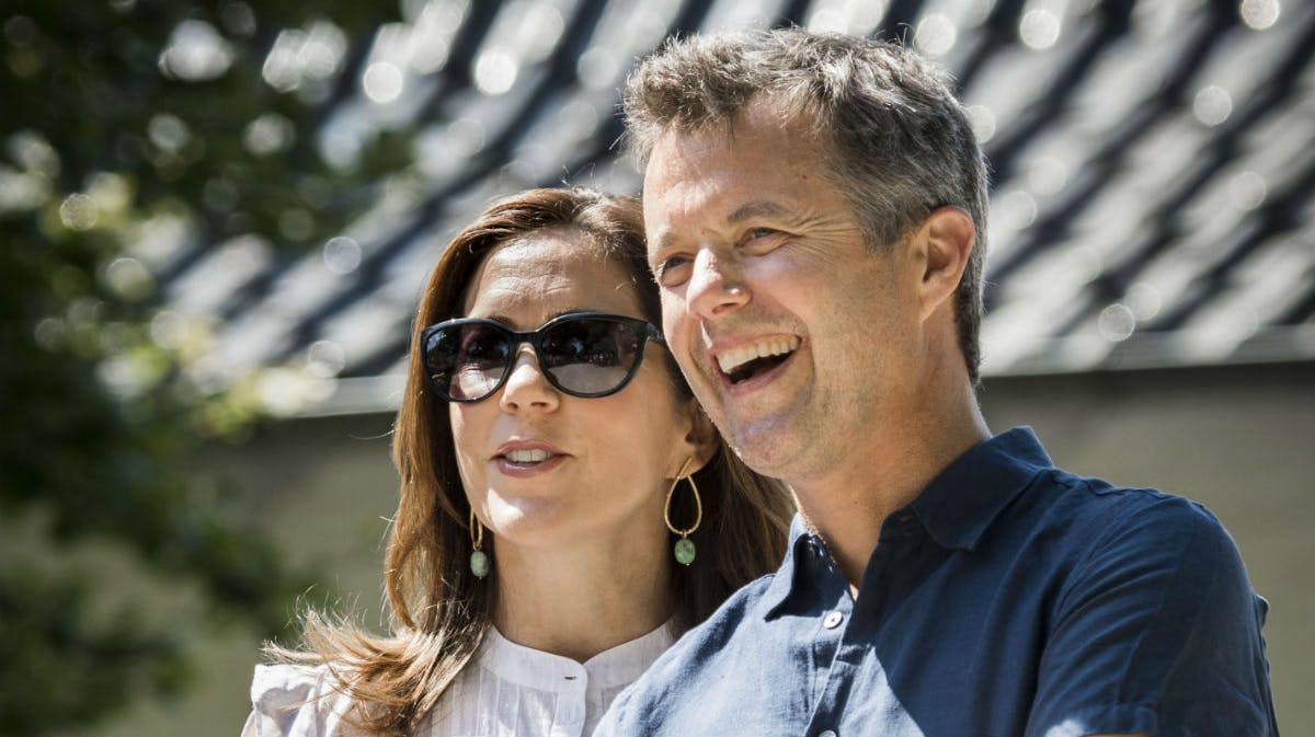 Kronprinsesse Mary og kronprins Frederik foran Gråsten Slot i 2018. 