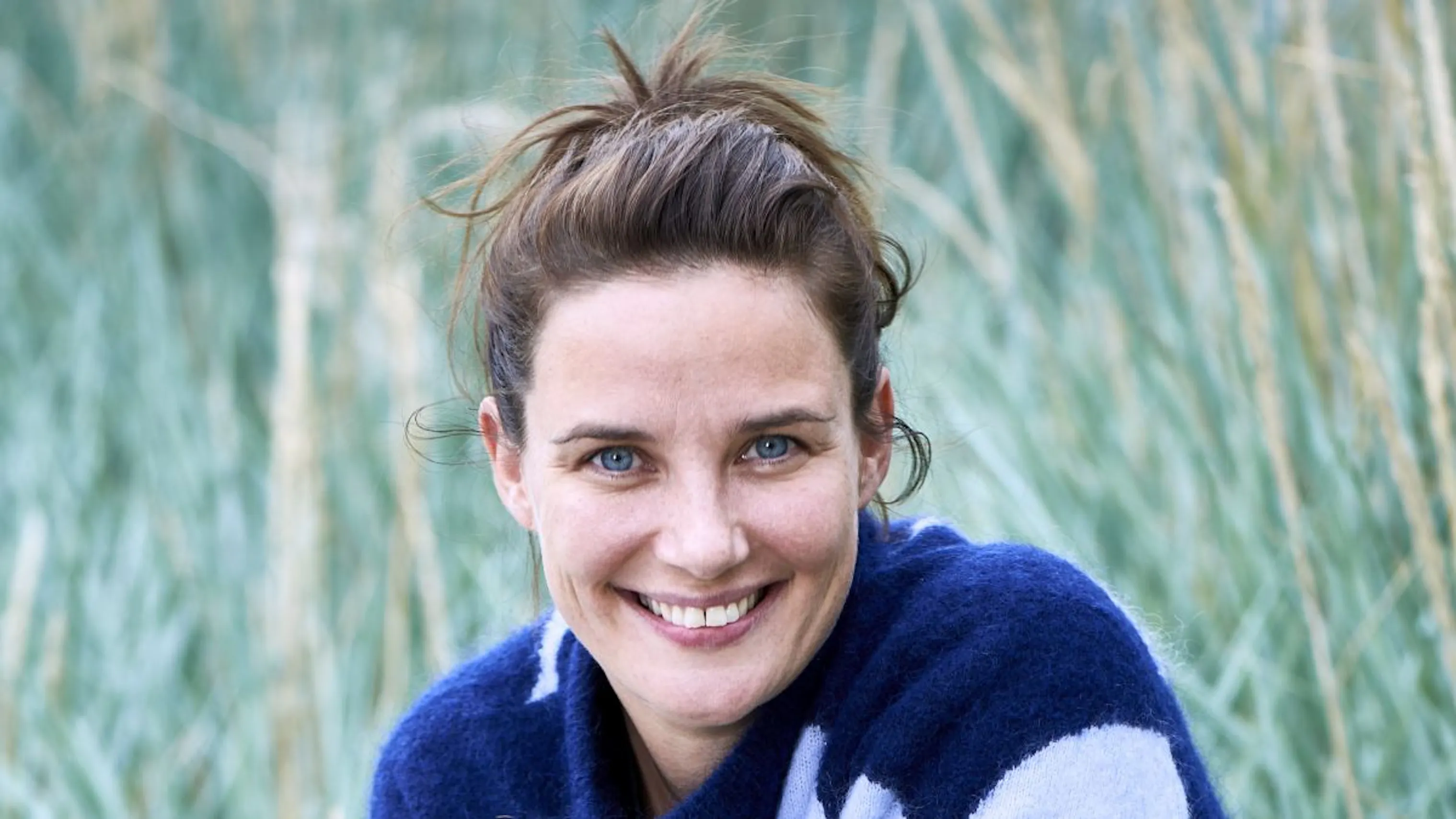 Sofie Østergaard i ny bog: Hjælp til unge, der flytter hjemmefra ...