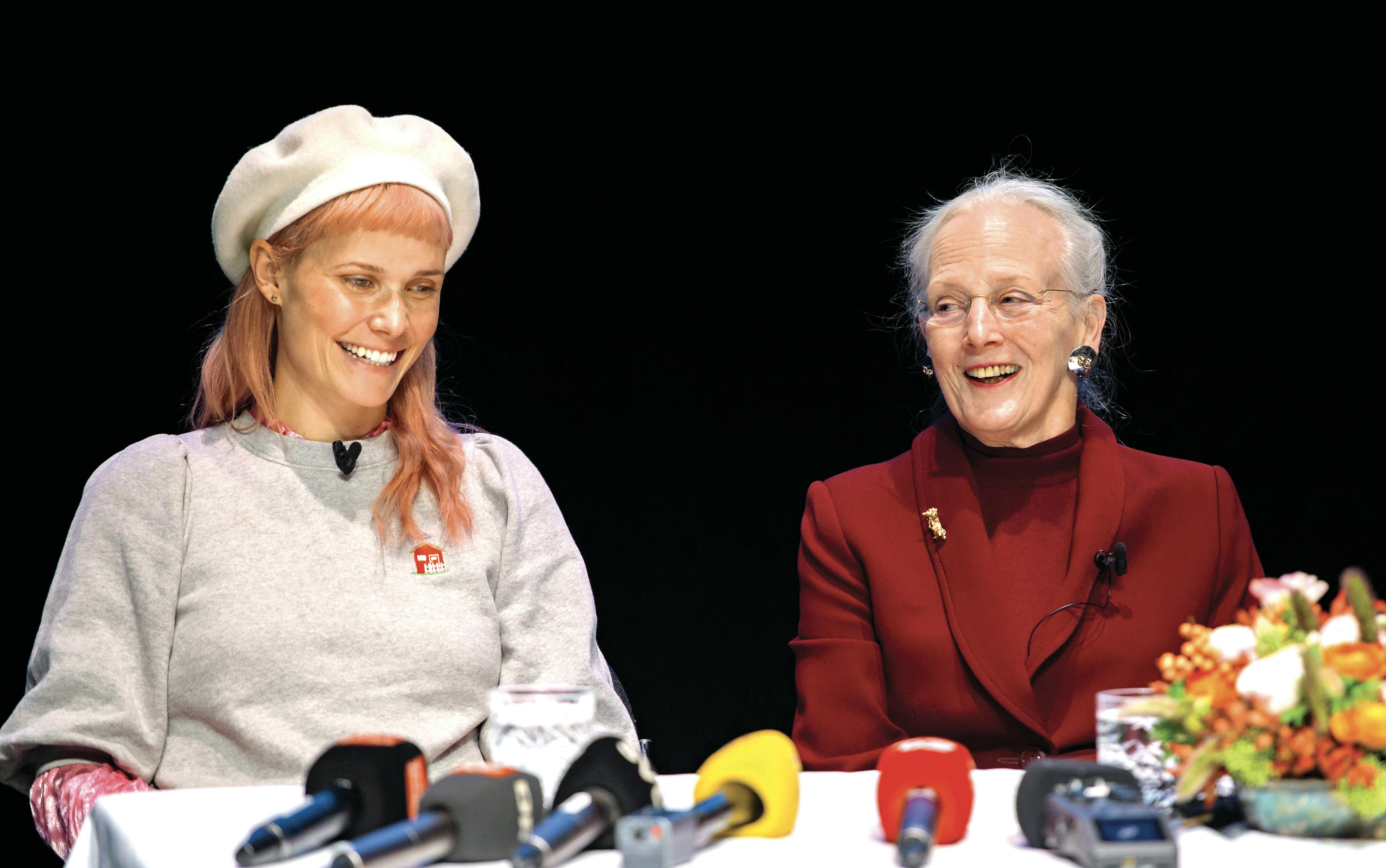 &nbsp;Oh Land og dronning Margrethe til pressemødet på &quot;Snedronningen&quot;.&nbsp;