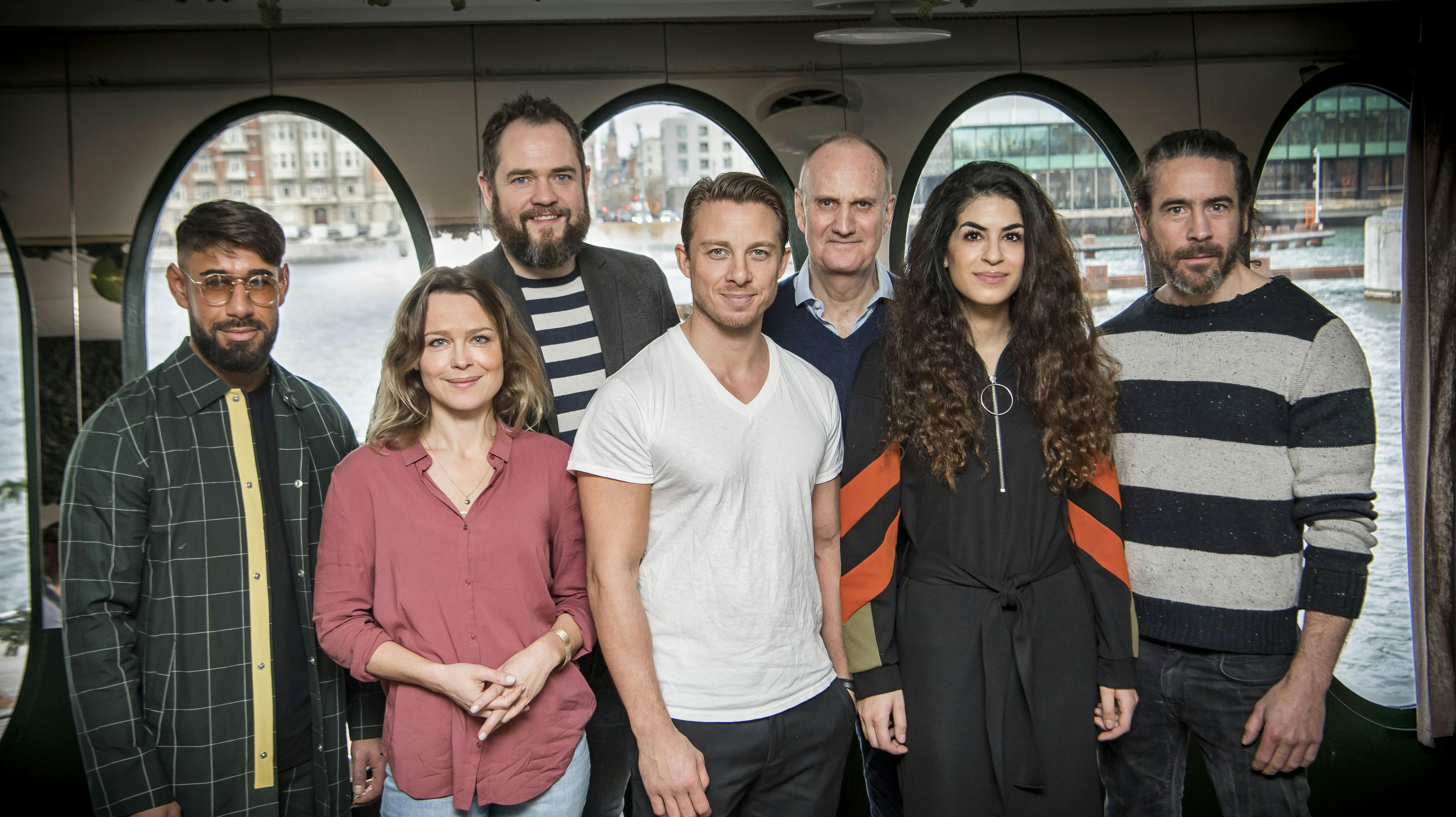 Ali Sivandi, Helle Fagralid, Esben Dalgaard, Johannes Lassen, Søren Pilmark, Yasmin Mahmoud og Ola Rapace til pressemødet på &quot;Gidseltagningen 2&quot;.&nbsp;