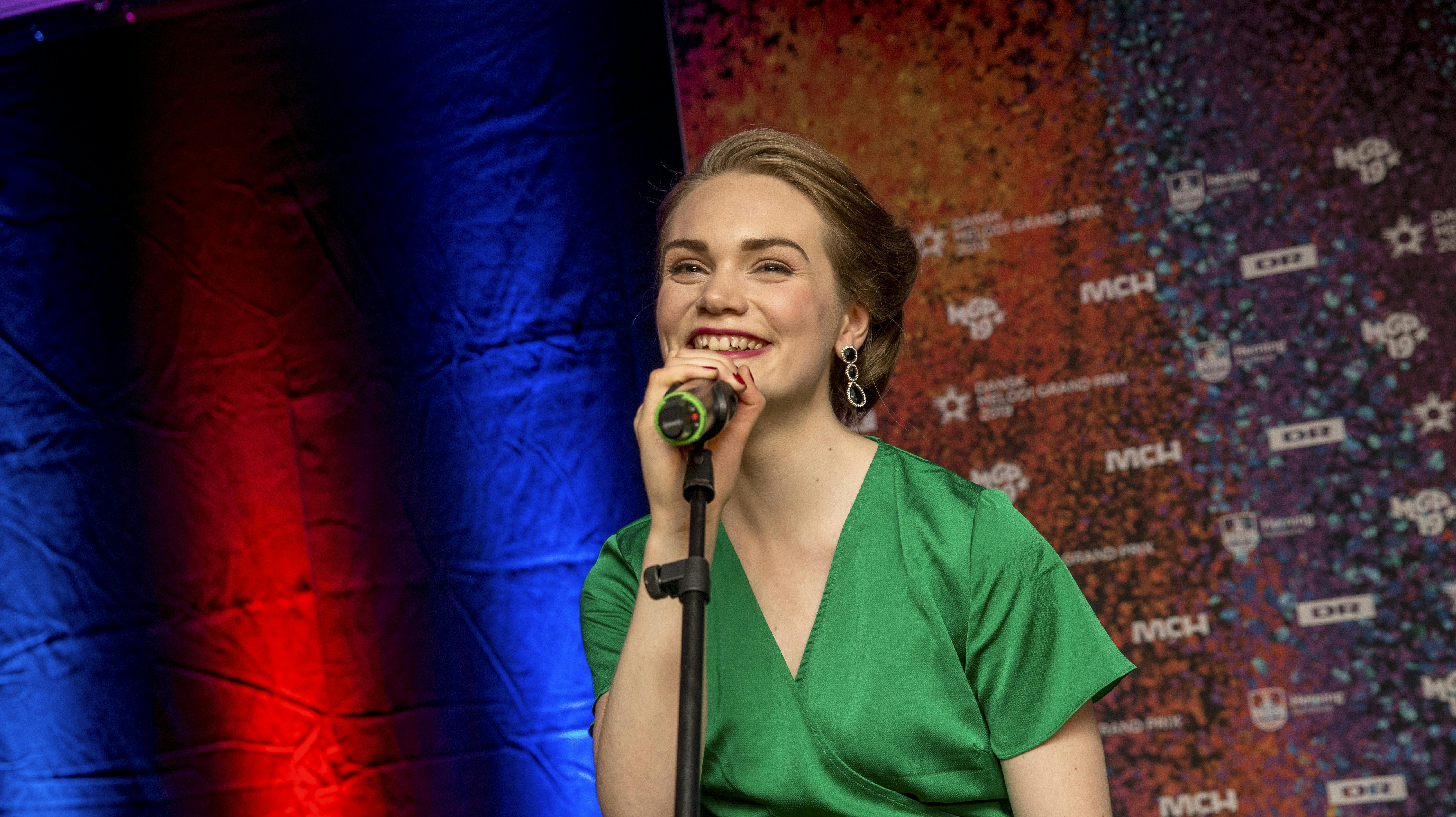 Leonora optrådte med vindersangen "Love Is Forever" ved efterfesten. 