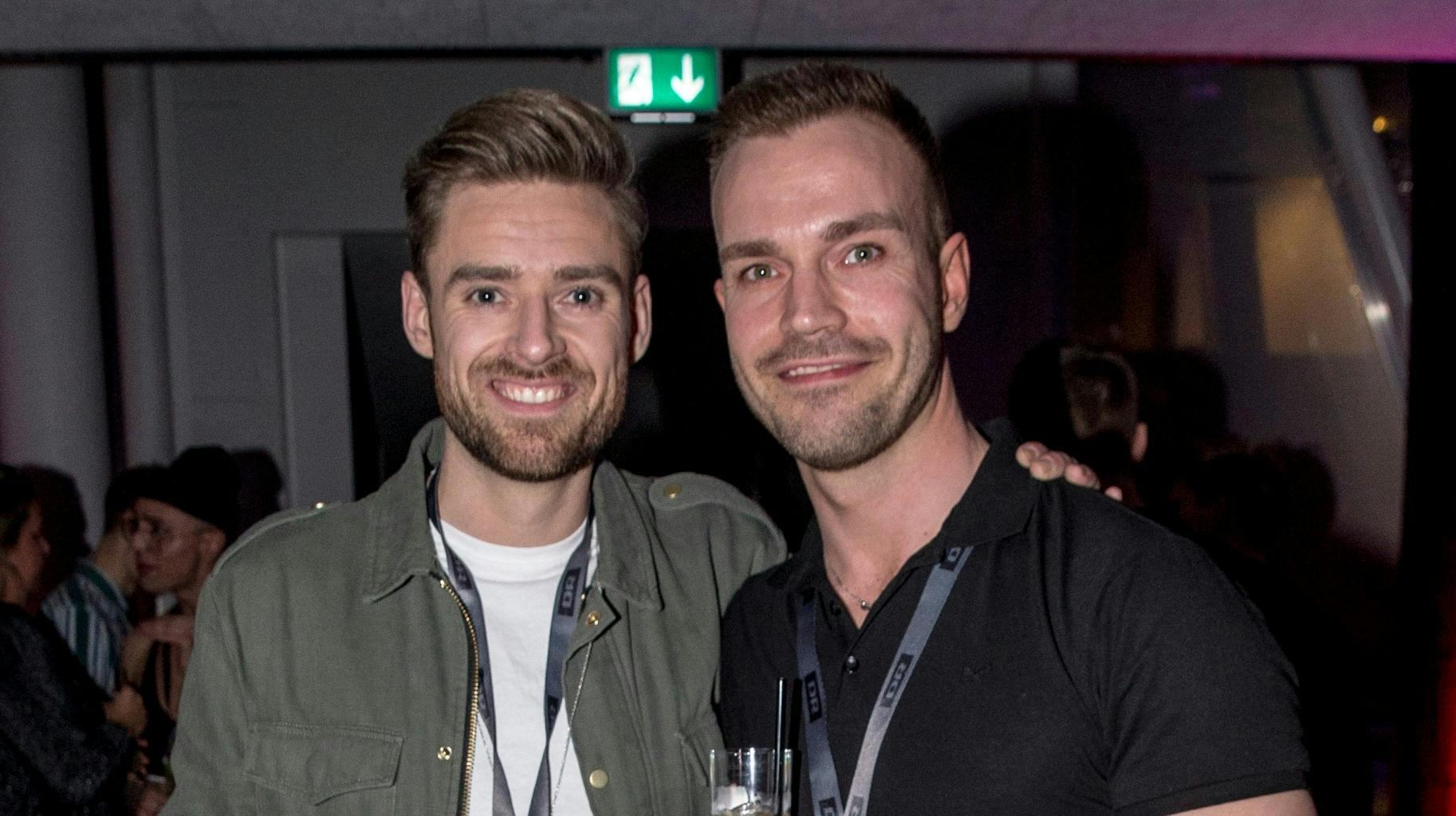 Johannes Nymark med kæresten Jeppe ved Melodi Grand Prix efterfesten. 