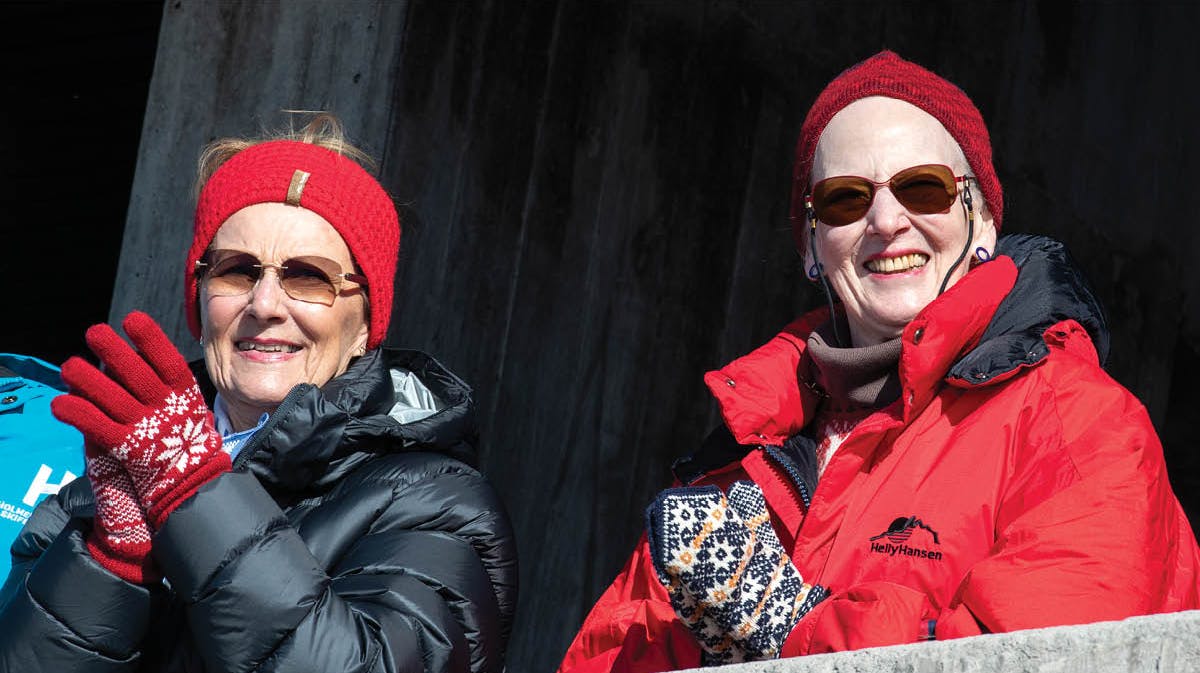 Dronning Sonja og dronning Margrethe på Holmenkollen i Norge.