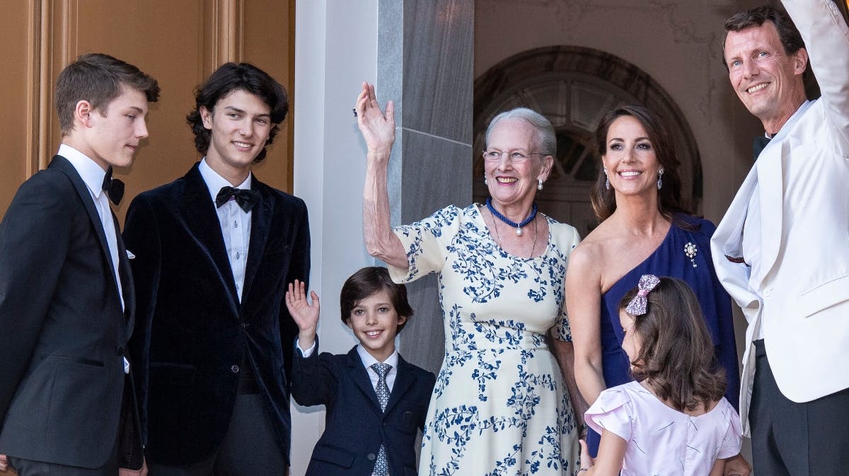 Dronningen og prinsefamilien. 