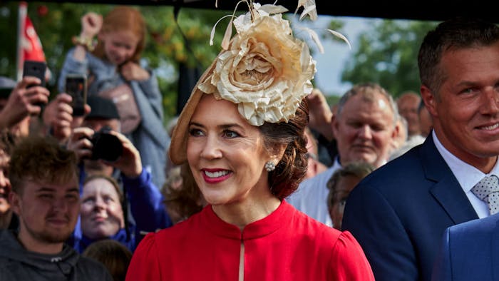 Se kronprinsesse Marys fantastiske hat BILLED-BLADET