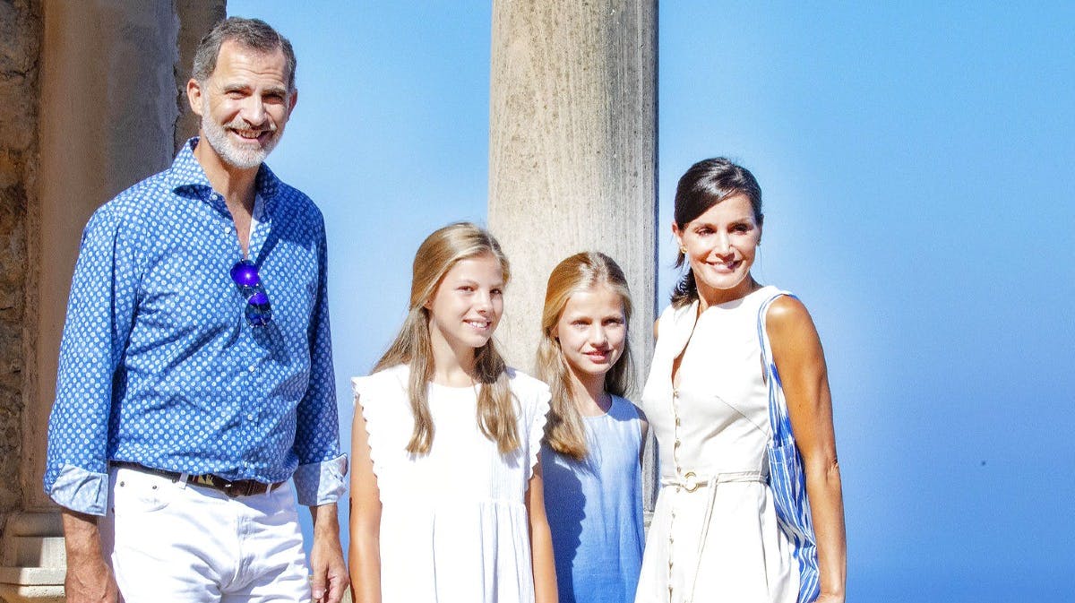 Kong Felipe og dronning Letizia sammen med døtrene, prinsesse Leonor og prinsesse Sofia.&nbsp;