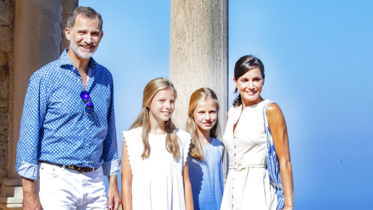 Kong Felipe og dronning Letizia sammen med døtrene, prinsesse Leonor og prinsesse Sofia.&nbsp;