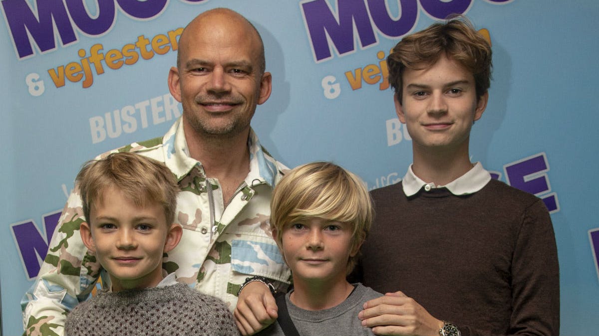 Jesper Vollmer med sønnerne Eliot og Storm samt vennen Mingus.
