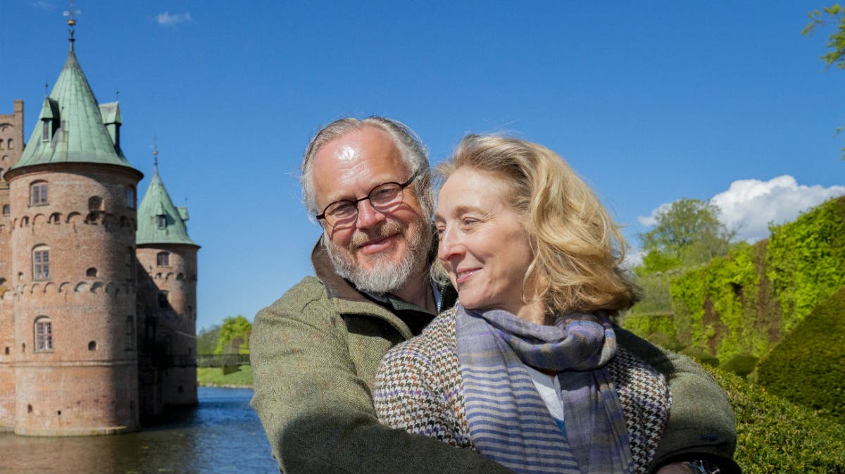 Greve Michael og prinsesse Alexandra foran Egeskov Slot. 