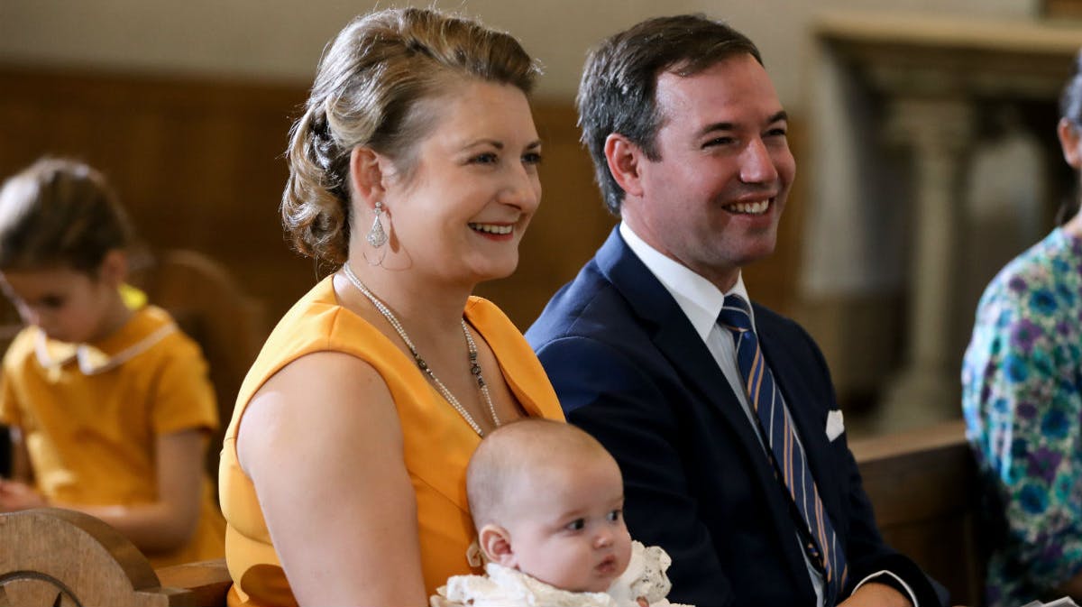 Arvestorhertugparret med dåbsbarnet prins Charles. 