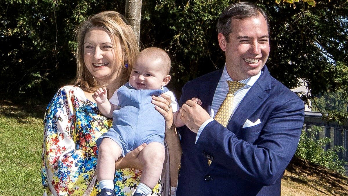 Stéphanie og Guillaume af Luxembourg med lille Charles