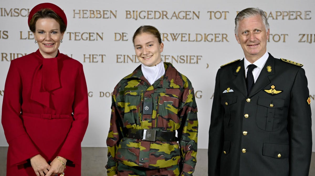 Kronprinsesse Elisabeth med sine stolte forældre, dronning Mathilde og kong Philippe. 