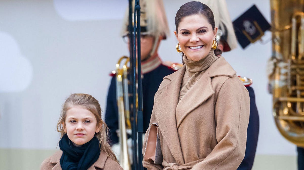 Kronprinsesse Victoria og prinsesse Estelle under bro-indvielsen.