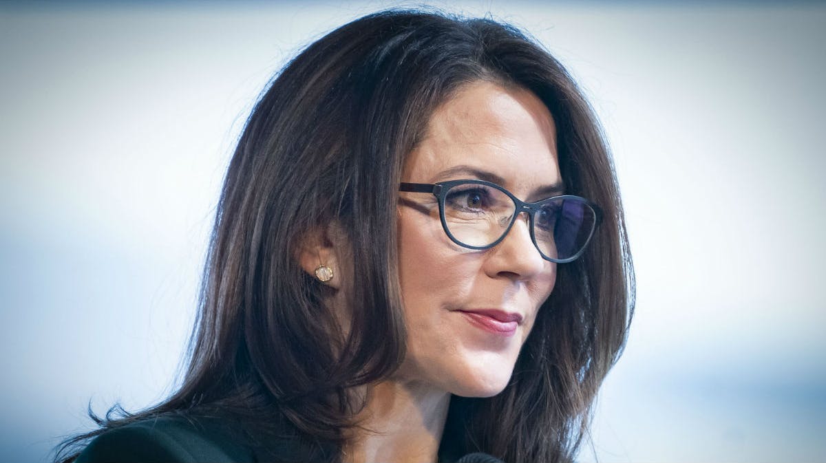 Kronprinsesse Mary under sin tale. 