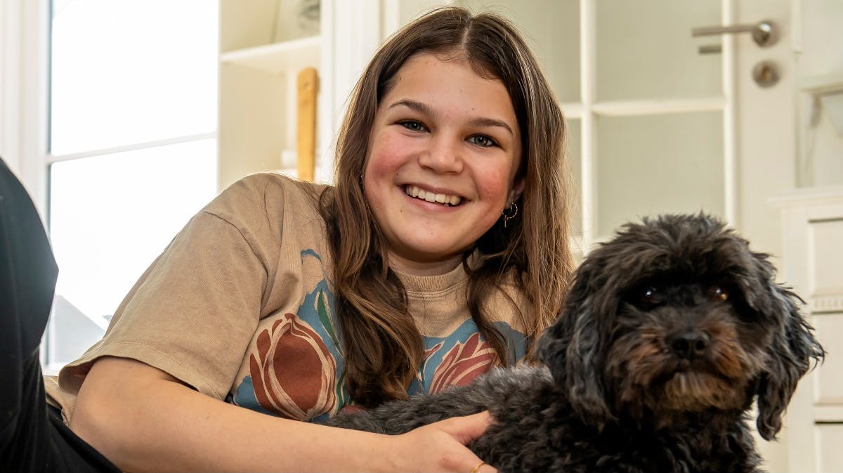 Malou Damgaard Hounisen og hunden Fifa