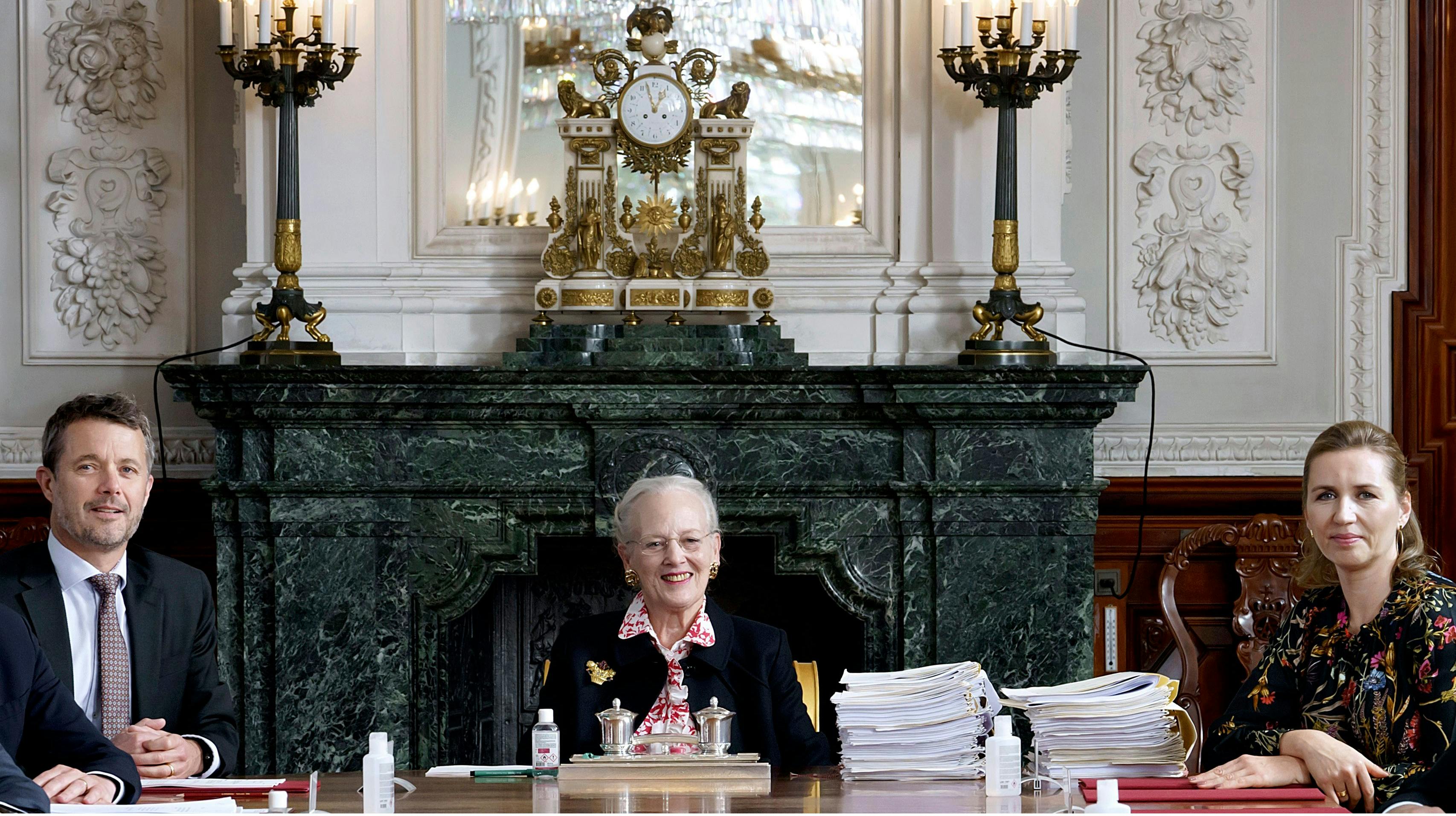 Dronning Margrethe med kronprins Frederik og statsminister Mette Frederiksen under statsrådet den 7. oktober 2020.