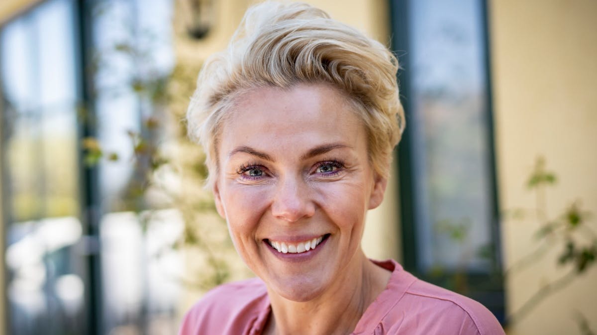Lene Beier hjælper deltagerne med at finde kærligheden i ”Landmand søger kærlighed”.