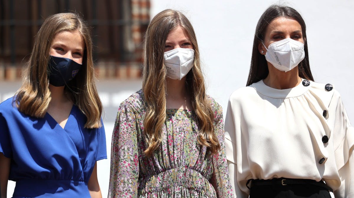 Prinsesse Leonor sammen med prinsesse Sofia og dronning Letizia. 