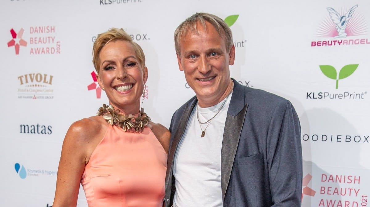 Rasmus Botoft sammen med tv-vært Cecilie Beck tidligere i år ved Danish Beauty Awards. 