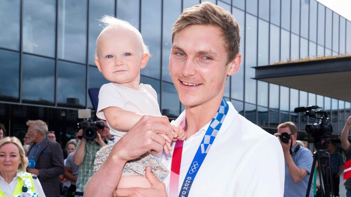 Viktor Axelsen og datteren Vega