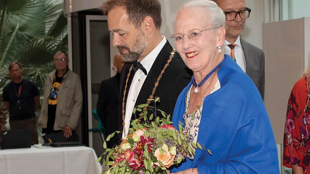 skrot Løve matematiker Dronning Margrethe strålede i virkelig smuk kjole | BILLED-BLADET