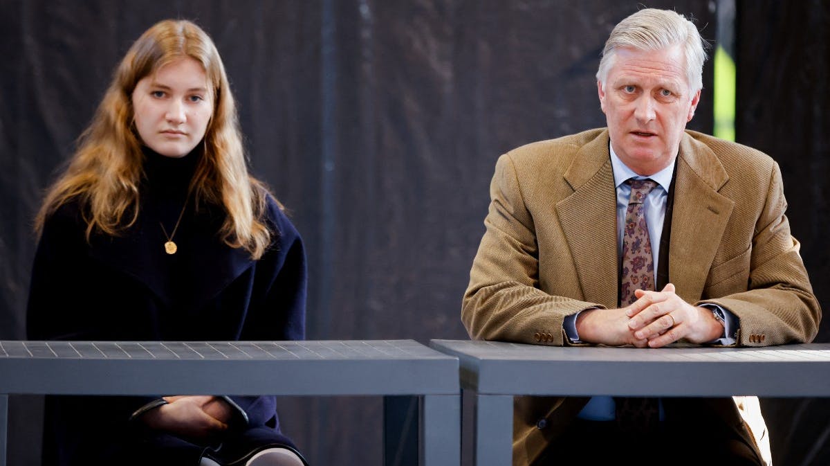 En berørt kong Philippe og prinsesse Elisabeth søndag. 