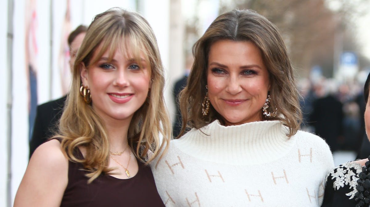 Prinsesse Märtha Louise, iklædt en Hést-sweater, sammen med sin datter Leah Isadora. 