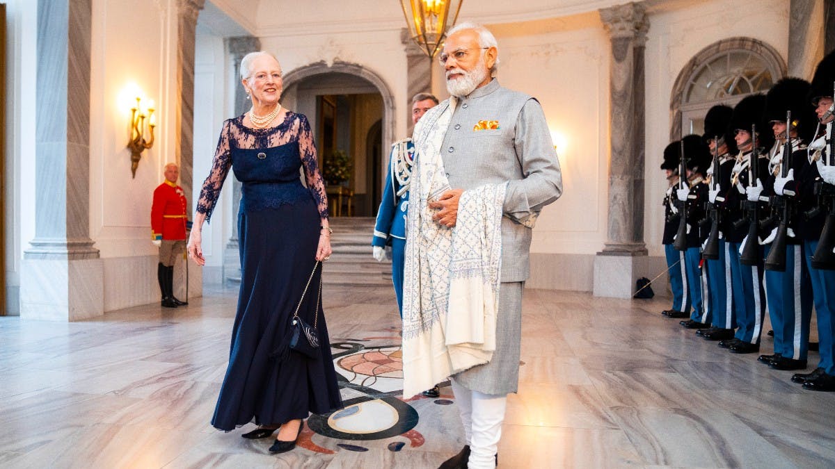 Dronning Margrethe og Indiens premierminister Narendra Modi ved ankomsten til den officielle middag.&nbsp;