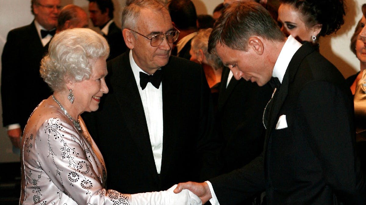 Dronning Elizabeth og Daniel Craig 