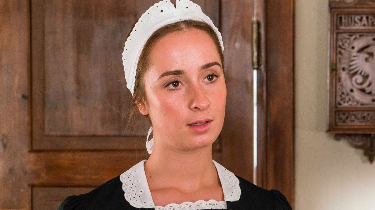 Mia Helene Højgaard som Ane i "Badehotellet".