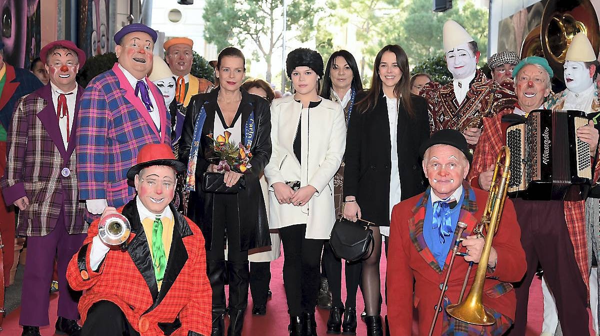 Prinsesse Stéphanie, Pauline Ducruet, Camilla Gottlieb og artisterne var samlet til et billede ved den 39. Monaco Circus Festival søndag den 18. januar.
