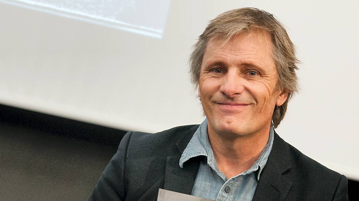 Viggo Mortensen taler dansk - og flydende spansk. Han foretrækker at bo det meste af tiden i Spanien.