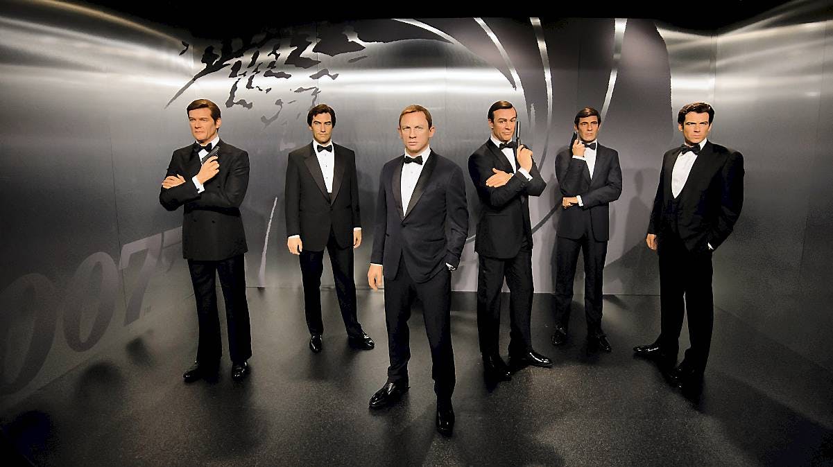 Filmshistoriens seks James Bond&#39;er i voks samlet på Madame Tussauds i London