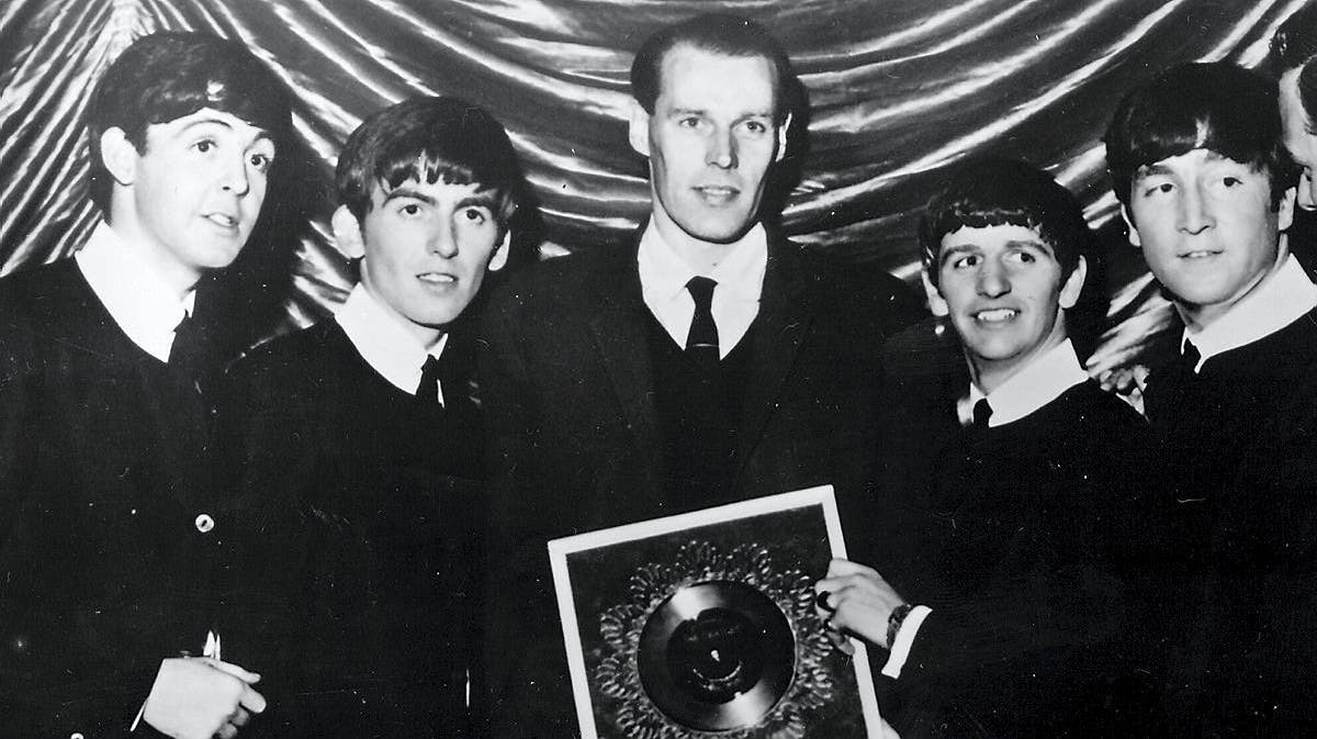 Paul McCartney, George Harrison, George Martin, Ringo Starr og John Lennon 