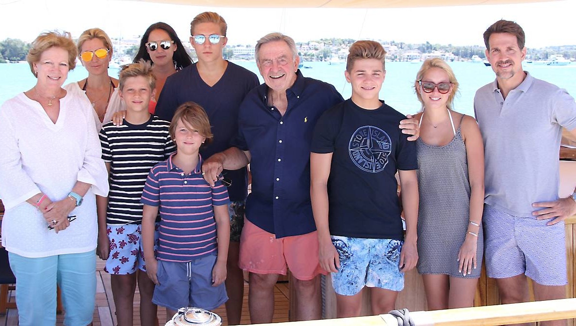 Prinsesse Maria-Olympia, prins Konstantin-Alexios, prins Achileas Andreas, prins Odysseus Kimon, prins Aristidis Stavros, kronprins Pavlos, kronprinsesse Marie-Chantal, kong Konstantin, Dronning Anne-Marie