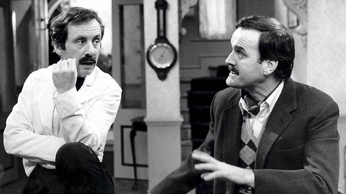 Andrew Sachs og John Cleese