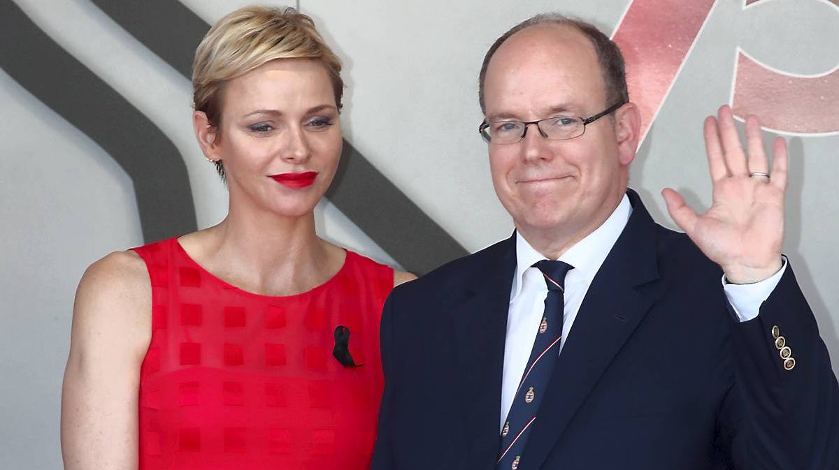 Fyrstinde Charlene og fyrst Albert til Monaco Grand Prix.