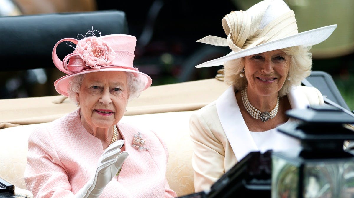 Dronning Elizabeth og hertuginde Camilla. 