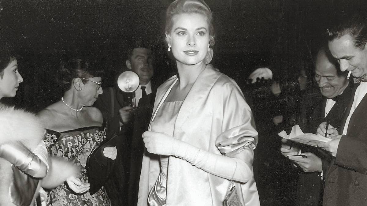 Grace Kelly i 1955, da hun stadig var filmens ukronede dronning - og inden hun blev fyrstinde i Monaco.